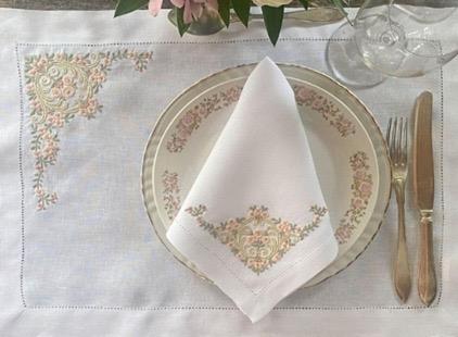 LINEN NAPKINS & PLACEMATS